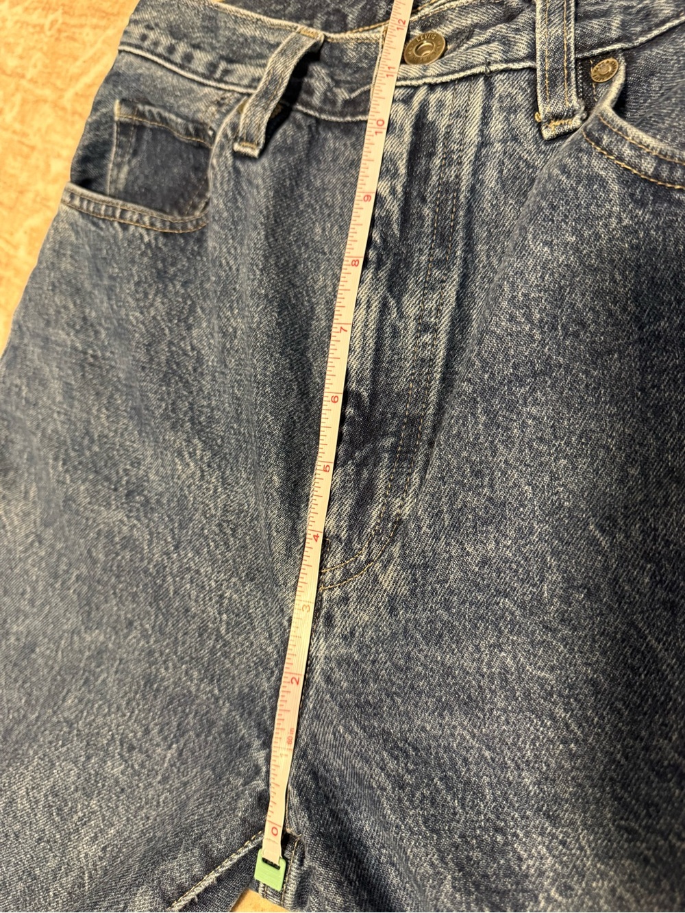 Levi's High-Rise Cropped Ankle Jeans in Medium Blue - Picture 10 of 12